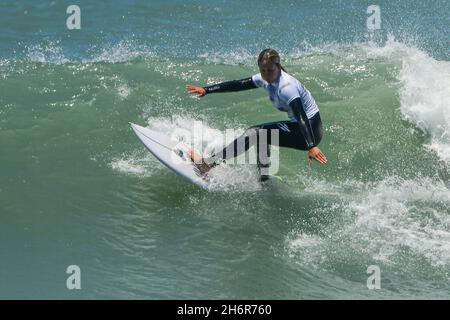 Saquarema, Brésil.17 novembre 2021.RJ - Saquarema - 11/17/2021 - SAQUAREMA SURF FESTIVAL - Isabelle Nalu surfer pendant le Saquarema Surf Festival, tenu en mémoire de l'éternel surfeur Leo Neves, aura lieu jusqu'au 21 novembre, une étape validée par les hommes Quiksilver Pro QS et Roxy Pro QS 3000 Femme,Sur la plage d'Itauna, Saquarema, Rio de Janeiro ce mercredi(17).Photo: Thiago Ribeiro/AGIF/Sipa USA crédit: SIPA USA/Alay Live News Banque D'Images