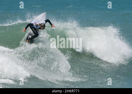 Saquarema, Brésil.17 novembre 2021.RJ - Saquarema - 11/17/2021 - SAQUAREMA SURF FESTIVAL - Isabelle Nalu surfer pendant le Saquarema Surf Festival, tenu en mémoire de l'éternel surfeur Leo Neves, aura lieu jusqu'au 21 novembre, une étape validée par les hommes Quiksilver Pro QS et Roxy Pro QS 3000 Femme,Sur la plage d'Itauna, Saquarema, Rio de Janeiro ce mercredi(17).Photo: Thiago Ribeiro/AGIF/Sipa USA crédit: SIPA USA/Alay Live News Banque D'Images