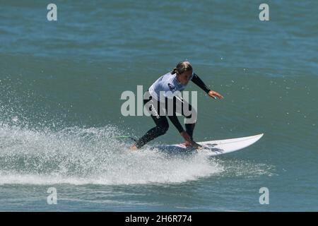 Saquarema, Brésil.17 novembre 2021.RJ - Saquarema - 11/17/2021 - SAQUAREMA SURF FESTIVAL - Isabelle Nalu surfer pendant le Saquarema Surf Festival, tenu en mémoire de l'éternel surfeur Leo Neves, aura lieu jusqu'au 21 novembre, une étape validée par les hommes Quiksilver Pro QS et Roxy Pro QS 3000 Femme,Sur la plage d'Itauna, Saquarema, Rio de Janeiro ce mercredi(17).Photo: Thiago Ribeiro/AGIF/Sipa USA crédit: SIPA USA/Alay Live News Banque D'Images
