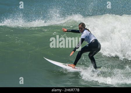 Saquarema, Brésil.17 novembre 2021.RJ - Saquarema - 11/17/2021 - SAQUAREMA SURF FESTIVAL - Isabelle Nalu surfer pendant le Saquarema Surf Festival, tenu en mémoire de l'éternel surfeur Leo Neves, aura lieu jusqu'au 21 novembre, une étape validée par les hommes Quiksilver Pro QS et Roxy Pro QS 3000 Femme,Sur la plage d'Itauna, Saquarema, Rio de Janeiro ce mercredi(17).Photo: Thiago Ribeiro/AGIF/Sipa USA crédit: SIPA USA/Alay Live News Banque D'Images