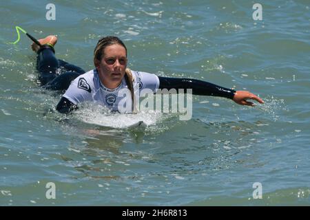 Saquarema, Brésil.17 novembre 2021.RJ - Saquarema - 11/17/2021 - SAQUAREMA SURF FESTIVAL - Isabelle Nalu surfer pendant le Saquarema Surf Festival, tenu en mémoire de l'éternel surfeur Leo Neves, aura lieu jusqu'au 21 novembre, une étape validée par les hommes Quiksilver Pro QS et Roxy Pro QS 3000 Femme,Sur la plage d'Itauna, Saquarema, Rio de Janeiro ce mercredi(17).Photo: Thiago Ribeiro/AGIF/Sipa USA crédit: SIPA USA/Alay Live News Banque D'Images