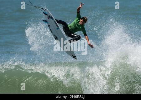 Saquarema, Brésil.17 novembre 2021.RJ - Saquarema - 11/17/2021 - SAQUAREMA SURF FESTIVAL - Surfers pendant le Saquarema Surf Festival, tenu en mémoire de l'éternel surfeur Leo Neves, aura lieu jusqu'au 21 novembre, une étape validée par les hommes Quiksilver Pro QS et Roxy Pro QS 3000 Femme, sur la plage d'Itauna, Saquarema,Rio de Janeiro ce mercredi(17).Photo: Thiago Ribeiro/AGIF/Sipa USA crédit: SIPA USA/Alay Live News Banque D'Images