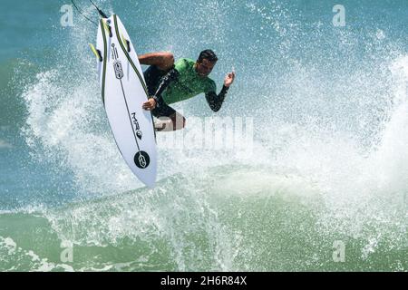 Saquarema, Brésil.17 novembre 2021.RJ - Saquarema - 11/17/2021 - SAQUAREMA SURF FESTIVAL - Surfers pendant le Saquarema Surf Festival, tenu en mémoire de l'éternel surfeur Leo Neves, aura lieu jusqu'au 21 novembre, une étape validée par les hommes Quiksilver Pro QS et Roxy Pro QS 3000 Femme, sur la plage d'Itauna, Saquarema,Rio de Janeiro ce mercredi(17).Photo: Thiago Ribeiro/AGIF/Sipa USA crédit: SIPA USA/Alay Live News Banque D'Images