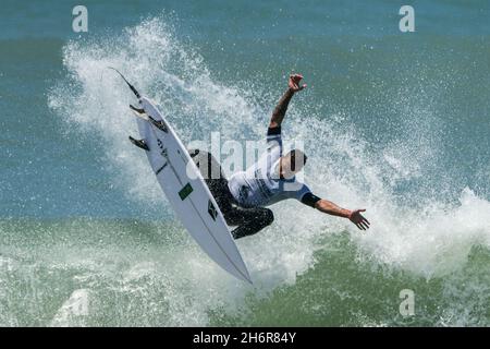 Saquarema, Brésil.17 novembre 2021.RJ - Saquarema - 11/17/2021 - SAQUAREMA SURF FESTIVAL - Surfers pendant le Saquarema Surf Festival, tenu en mémoire de l'éternel surfeur Leo Neves, aura lieu jusqu'au 21 novembre, une étape validée par les hommes Quiksilver Pro QS et Roxy Pro QS 3000 Femme, sur la plage d'Itauna, Saquarema,Rio de Janeiro ce mercredi(17).Photo: Thiago Ribeiro/AGIF/Sipa USA crédit: SIPA USA/Alay Live News Banque D'Images