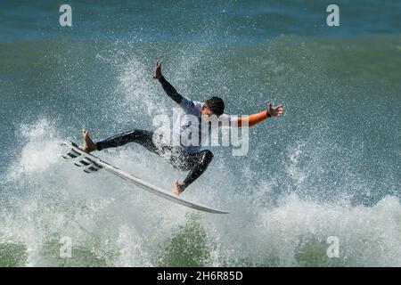 Saquarema, Brésil.17 novembre 2021.RJ - Saquarema - 11/17/2021 - SAQUAREMA SURF FESTIVAL - Surfers pendant le Saquarema Surf Festival, tenu en mémoire de l'éternel surfeur Leo Neves, aura lieu jusqu'au 21 novembre, une étape validée par les hommes Quiksilver Pro QS et Roxy Pro QS 3000 Femme, sur la plage d'Itauna, Saquarema,Rio de Janeiro ce mercredi(17).Photo: Thiago Ribeiro/AGIF/Sipa USA crédit: SIPA USA/Alay Live News Banque D'Images