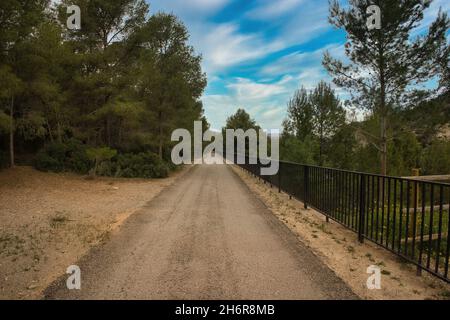 Paysage le long de la voie verte de l'ebro dans la province de Tarragone, Espagne Banque D'Images