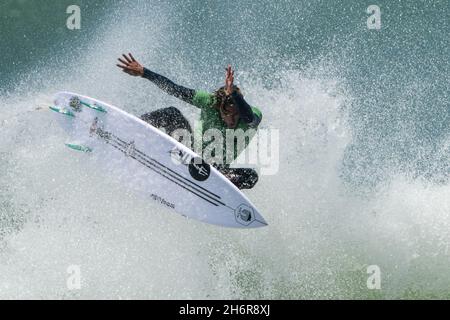 Saquarema, Brésil.17 novembre 2021.RJ - Saquarema - 11/17/2021 - SAQUAREMA SURF FESTIVAL - Surfers pendant le Saquarema Surf Festival, tenu en mémoire de l'éternel surfeur Leo Neves, aura lieu jusqu'au 21 novembre, une étape validée par les hommes Quiksilver Pro QS et Roxy Pro QS 3000 Femme, sur la plage d'Itauna, Saquarema,Rio de Janeiro ce mercredi(17).Photo: Thiago Ribeiro/AGIF/Sipa USA crédit: SIPA USA/Alay Live News Banque D'Images