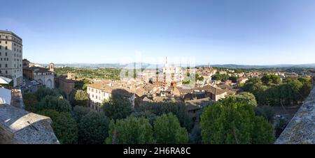 Pérouse, Ombrie, Italie.Août 2021.Vue panoramique sur la ville.Belle journée d'été.Photos grand format. Banque D'Images