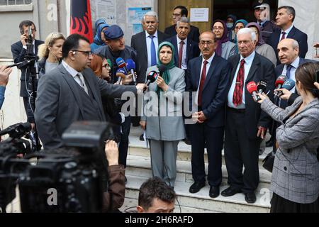 Durres, Albanie.10 novembre 2021.Mehri Haji Nejad, ancien prisonnier politique et l'un des requérants de l'affaire Hamid Nouri Trial.Zand a été arrêté en 1981 et a passé 11 ans en prison pour avoir soutenu le MEK.Son frère, Reza Zand, a été exécuté pendant le massacre de 1988.Plusieurs membres du PMOI/MEK (Organisation des Mojahedin du peuple d'Iran), y compris d'anciens prisonniers politiques et des survivants du massacre de 1988acre iranien, ont été interviewés par les médias et ont parlé des exécutions de plus de 30,000 prisonniers politiques et du rôle des responsables/agents du régime.(Image crédit: © Siavosh Hos Banque D'Images