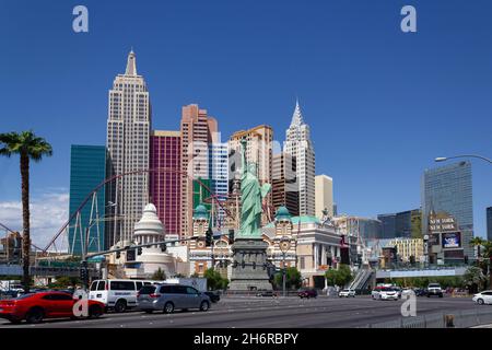 Las Vegas, NV, USA - 30 août 2017 : la façade de l'architecture du casino et de l'hôtel New York-New York présente de nombreuses icônes de la ville de New York à Las Vegas. Banque D'Images
