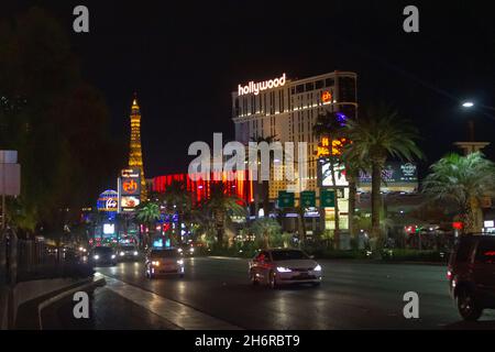 Las Vegas, NV, Etats-Unis - 30 août 2017 : personnes marchant dans le Strip de Las Vegas. Banque D'Images