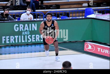 Trento, Italie.17 novembre 2021.Wesley Saunders (Dolomiti Enegia Trento) pendant Dolomite Energia Trentino vs Slask Wroclaw, Basketball Eurocup Championship à Trento, Italie, novembre 17 2021 crédit: Independent photo Agency/Alamy Live News Banque D'Images