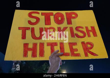 Los Angeles, Californie, États-Unis.4th octobre 2020.Une large foule appelle à la fin de la violence dans le Haut-Karabakh, également connu sous le nom d'Artsakh.Crédit: Jeune G. Kim/Alay Banque D'Images