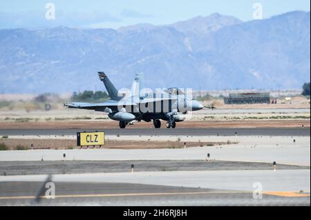 Damier VMFA-312, F/A-18C Hornet readies pour décollage à NAF El Centro, Californie Banque D'Images