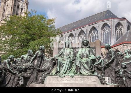 Statue de l'Alterpiece de Gand par Jan Van Eyck devant la cathédrale Saint-Bavon, Gand Banque D'Images