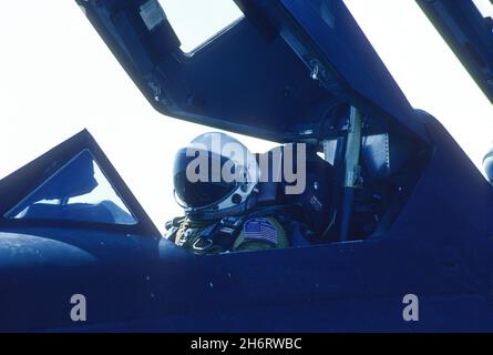 Pilote SR71 dans le poste de pilotage après l'atterrissage à la base aérienne de mars en Californie Banque D'Images