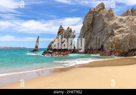 Destination pittoresque plage Playa Amantes, Lovers Plage connue sous le nom de Playa Del Amor situé près de la pittoresque arche de Cabo San Lucas. Banque D'Images