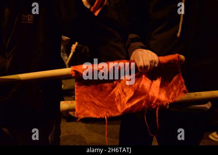 Athènes, Attiki, Grèce.17 novembre 2021.Lors de la marche traditionnelle à l'ambassade américaine pour le ''soulèvement'' de l'Polytechnique, contre le régime de la junte du colonel qui a eu lieu en Grèce en novembre 1973.(Credit image: © Dimitrios Karvountzis/Pacific Press via ZUMA Press Wire) Banque D'Images