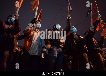 Athènes, Attiki, Grèce.17 novembre 2021.Lors de la marche traditionnelle à l'ambassade américaine pour le ''soulèvement'' de l'Polytechnique, contre le régime de la junte du colonel qui a eu lieu en Grèce en novembre 1973.(Credit image: © Dimitrios Karvountzis/Pacific Press via ZUMA Press Wire) Banque D'Images