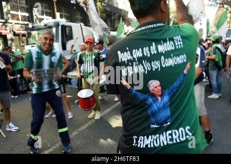 Manifestación en apoyo al Presidente Alberto Fernández al conmemorarse el día de la militancia, 17 de noviembre de 2021, Buenos Aires, Argentine Banque D'Images