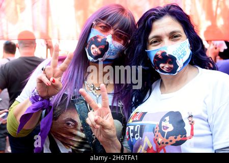 Manifestación en apoyo al Presidente Alberto Fernández al conmemorarse el día de la militancia, 17 de noviembre de 2021, Buenos Aires, Argentine Banque D'Images