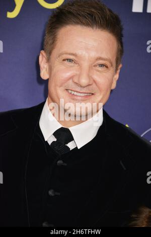 Los Angeles, États-Unis.18 novembre 2021.Jeremy Reinner participe à la première de 'Hawkeye' aux studios Marvel à Los Angeles, au théâtre El Capitan, le 17 novembre 2021 à Los Angeles, en Californie.Crédit : Tsuni/USA/Alay Live News Banque D'Images