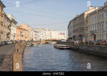 Saint-Pétersbourg, Russie - 18 novembre 2021 : vue sur le remblai de la rivière Moika.Centres d'intérêt et centre-ville.Photo de haute qualité Banque D'Images