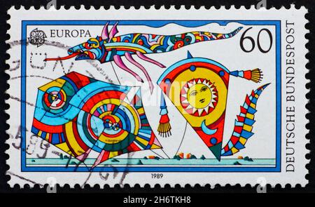ALLEMAGNE - VERS 1995: Un timbre imprimé en Allemagne montre Kites, jouets pour enfants, vers 1995 Banque D'Images
