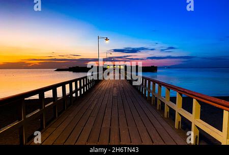 Vue sur le paysage d'une salle de bains au coucher du soleil à Malmö, Suède Banque D'Images