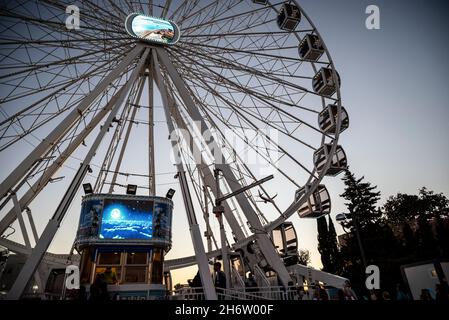 Faro, Portugal - 22 octobre 2021 : grande roue à la foire de Santa Iria en Algarve Banque D'Images