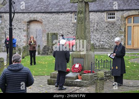 Acte du souvenir, 14 novembre 2021, War Memorial, Castleton, Hope Valley,High Peak, Derbyshire, East Midlands, Angleterre, Grande-Bretagne,Royaume-Uni, Europe Banque D'Images