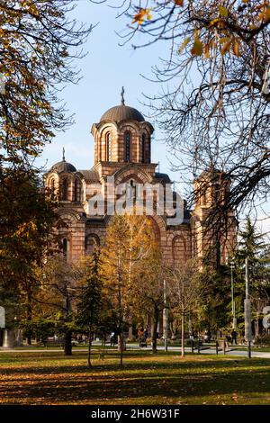 BELGRADE, Serbie - 15 novembre 2021 - Église Saint-Marc (crkva Svetog Marka en serbe).Église orthodoxe située dans le parc de Tasmajdan à l'été Banque D'Images