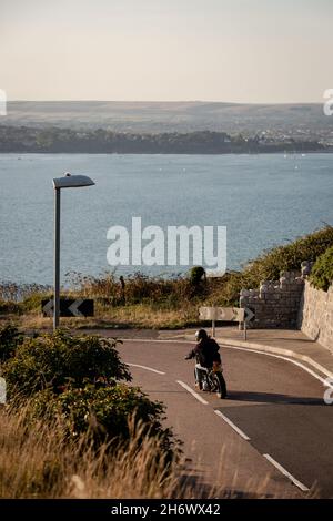 Tom Squires à bord de sa Harley Davidson le 20 juillet 2020 à Portland, Dorset au Royaume-Uni.Photo de Sam Mellish Banque D'Images