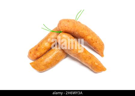 Les saucisses chinoises séchées sont un terme générique désignant les différents types de saucisses originaires de Chine.Isolé sur fond blanc Banque D'Images
