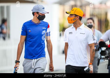 Lusail, Qatar - 18/11/2021, OCON Esteban (fra), Alpine F1 A521, RICCIARDO Daniel (aus),McLaren MCL35M, portrait lors du Grand Prix Ooredoo Qatar de Formule 1 2021, 20e tour du Championnat du monde de Formule 1 2021 de la FIA du 19 au 21 novembre 2021 sur le circuit international de Losail, à Lusail, Qatar - photo : Florent Gooden/DPPI/LiveMedia Banque D'Images