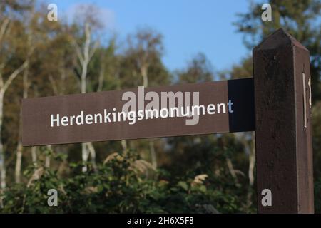 Panneau de direction pour le monument souvenir de la Waalsdorlakimprègne à la Haye Banque D'Images