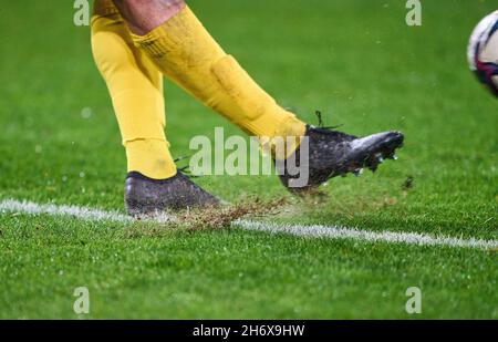 Symbole, Illustration, caractéristique, Symbolfoto, Schmuckbild,Themenbild, gardien de but, gardien de but, Torwart, Torhueter,Gardien de but, Mann im Tor, Parade , Rettung , Rettungstat,Torwarthandschuh, Handschuhe, Keeper, Abschlag dans le match ALLEMAGNE U21 - SAN MARINO 4-0 U 21 qualification de championnat d'Europe , Ingolstadt, 16 novembre 2021.Saison 2021/2022 © Peter Schatz / Alamy Live News Banque D'Images