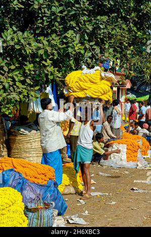 Le marché aux fleurs animé de Horwah, Kolkata, Inde Banque D'Images