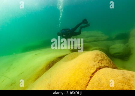 Munising, MI -14 août 2021 : plongée sous-MARINE explorant le lac supérieur Banque D'Images