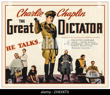 Affiche de film d'époque « le Grand dictateur » avec Charlie Chaplin, qui a également produit des écrits et des produits.United Artists.The Great dictateur est un film de comédie-drame satirique américain de 1940 écrit, dirigé, produit, marqué et vedette par le comédien britannique Charlie Chaplin, suivant la tradition de beaucoup de ses autres films.Ayant été le seul cinéaste hollywoodien à continuer à faire des films silencieux bien dans la période des films sonores, Chaplin en a fait son premier vrai film sonore.Le film de Chaplin a avancé une condamnation émouvante d'Adolf Hitler, Benito Mussolini, le fascisme et l'antisémitisme, Banque D'Images