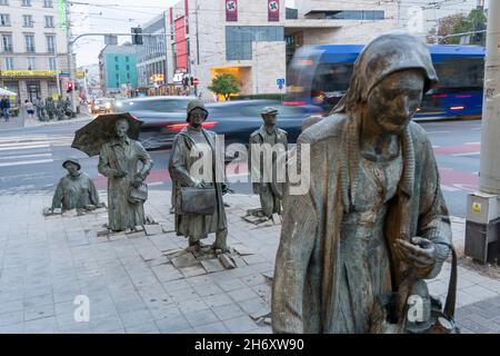 Breslavia, Wroclaw, Pologne - les piétons anonymes Banque D'Images