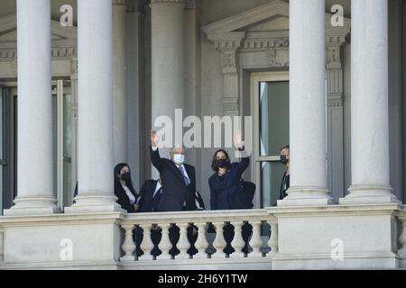 Washington, États-Unis.18 novembre 2021.Le vice-président des États-Unis, Kamala Harris, et le président mexicain, Andres Manuel Lopez Obrador, se sont emparés du bureau exécutif Eisenhower, à côté de la Maison Blanche, à Washington, DC, le jeudi 18 novembre 2021.Photo de Chris Kleponis/UPI crédit: UPI/Alay Live News Banque D'Images