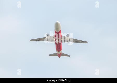 Thaïlande, Ching Mai, 16 août 2018, Airbus A320-216 déchaîne de l'aéroport de Chiang Mai avion dans le ciel bleu avec des nuages. Banque D'Images