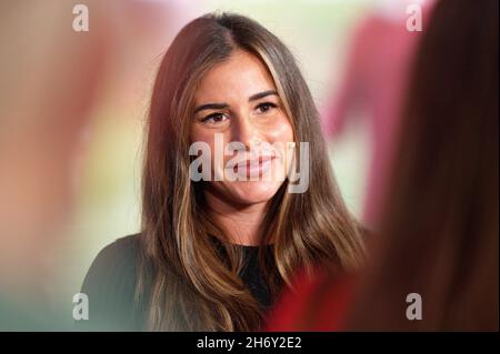 18 novembre 2021, Rhénanie-du-Nord-Westphalie, Hürth: Singer Sarah Engels est dans le studio pour le 26e téléthon RTL.Photo: Henning Kaiser/dpa Banque D'Images