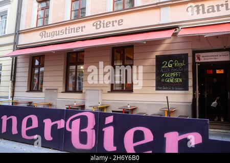 À Munich, en Allemagne., .Les incidences atteignent de nouveaux sommets et dans les restaurants et les bars la règle de 2g est obligatoire à l'intérieur et à l'extérieur depuis novembre 16.(Photo par Alexander Pohl/Sipa USA) crédit: SIPA USA/Alay Live News Banque D'Images