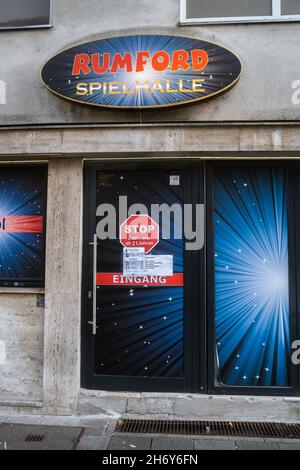 À Munich, en Allemagne., .Les incidences atteignent de nouveaux sommets et dans les restaurants et les bars la règle de 2g est obligatoire à l'intérieur et à l'extérieur depuis novembre 16.(Photo par Alexander Pohl/Sipa USA) crédit: SIPA USA/Alay Live News Banque D'Images