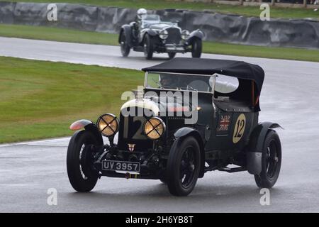 #12 Bentley 4.5 litre 1929, possédé et conduit par William Medcalf et partagé avec Brian Johnson dans le Brooklands Trophy Goodwood Revival 19 septembre 2021 Banque D'Images