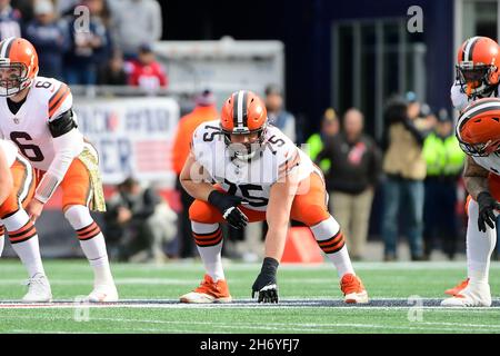 Foxborough, Massachusetts, États-Unis.14 novembre 2021.Cleveland Browns garde Joel Bitonio (75) en formation pendant le match de football de la NFL entre les Cleveland Browns et les New England Patriots au stade Gillette, à Foxborough, Massachusetts.Les Patriots battez les Browns 45-7.Eric Canha/CSM/Alamy Live News Banque D'Images