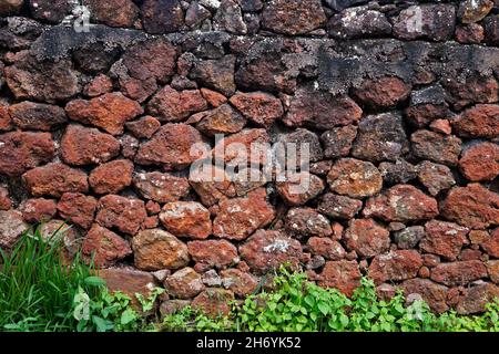 Vieux mur en pierre à Ouro Preto, Brésil Banque D'Images