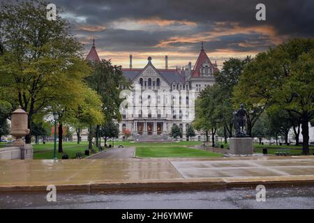 Albany, New York, États-Unis.Le New York State Capitol Building qui fait partie du complexe Empire State Plaza dans Capitol Park. Banque D'Images